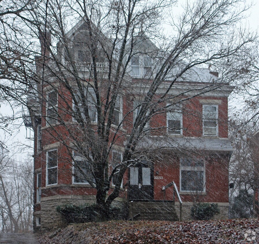 Building Photo - 2233 Park Ave