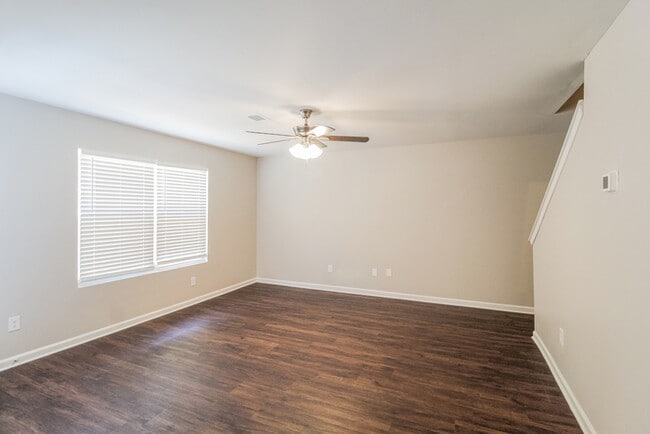 Foto del edificio - 120 Betty Ann Ln