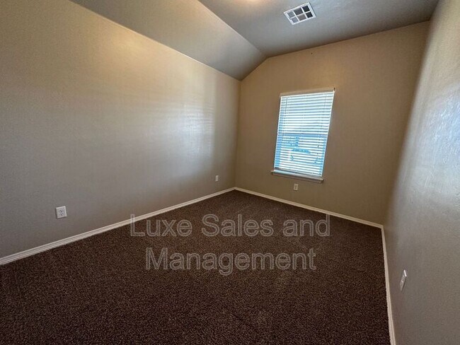 Building Photo - 2408 Alta Vista Ln