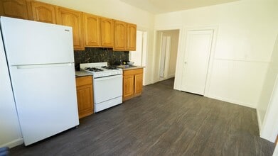 Building Photo - 573 Ave E