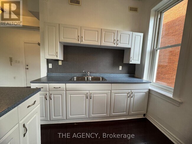 Photo du bâtiment - 139 John St S