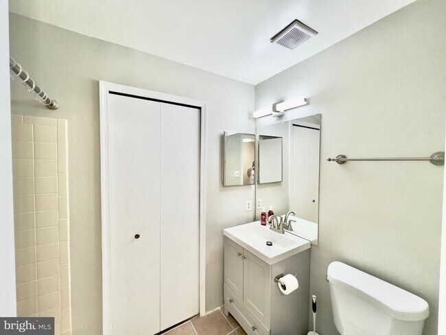 Foto del edificio - 6912L Mary Caroline Cir