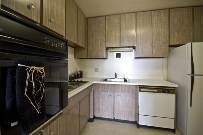 Building Photo - Spacious 1 bedroom