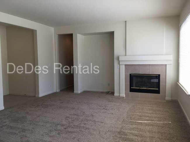 Building Photo - 53 Royal Gorge St