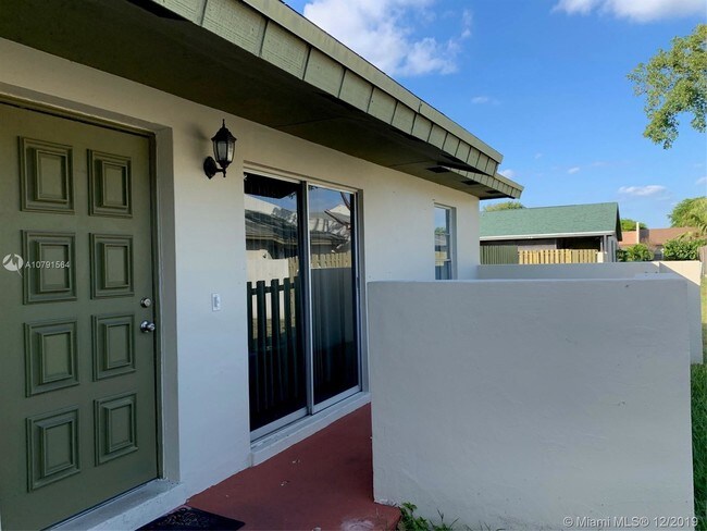 Foto del edificio - 12024 SW 110th St Cir N