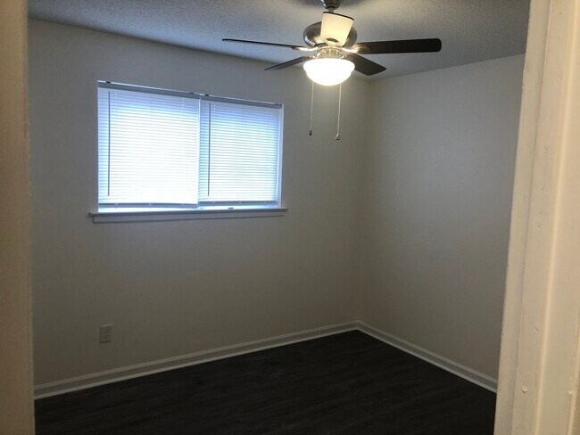 Foto del edificio - 2552 Everett Ave