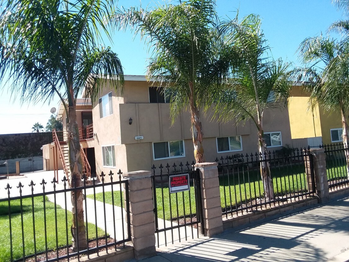 Foto principal - 4445 Bonnie Brae St