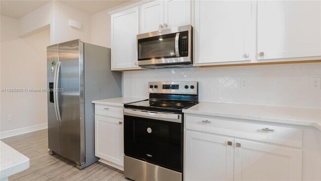 Foto del edificio - 3001 Hibiscus Ave