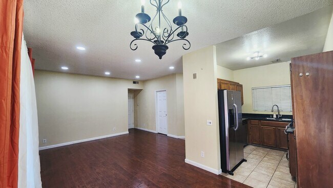 Living room - 3454 Bridgewood Ter