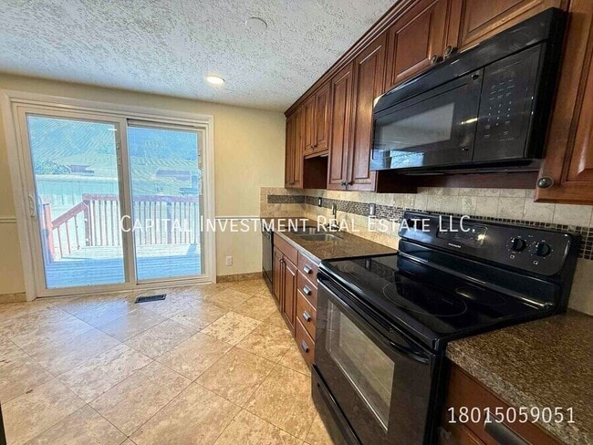 Building Photo - 1102 E Sego Lily Dr