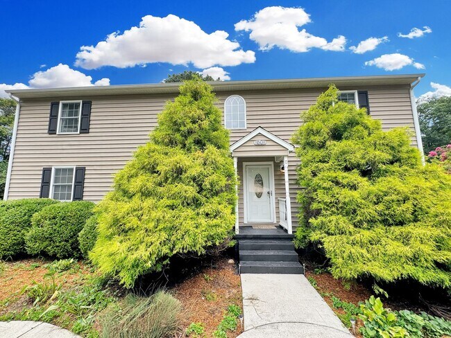 Building Photo - Spacious West End Home With Outdoor Charm!