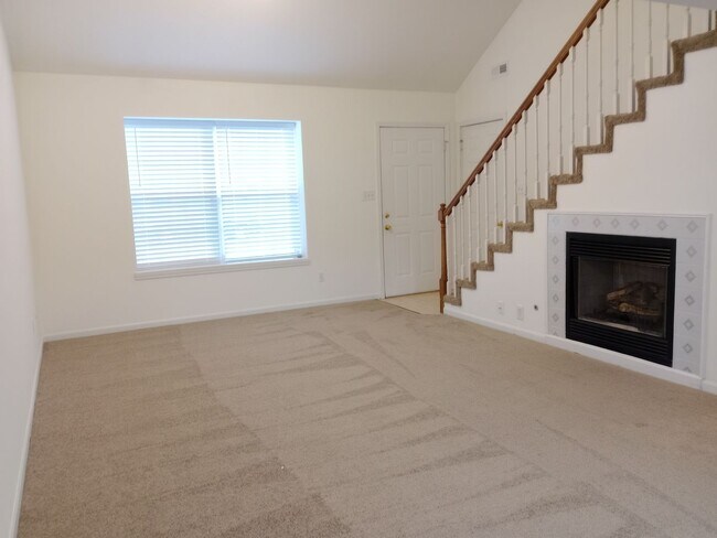 Foto del edificio - 2401-2403-2403 Northampton Dr