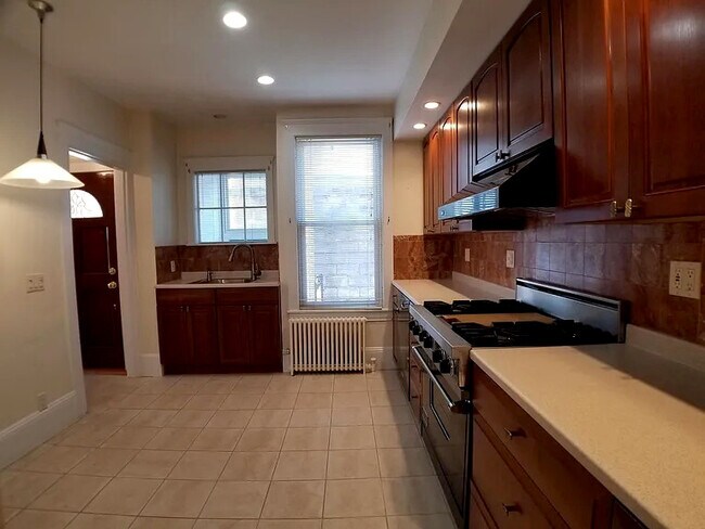 Kitchen - 58 Boston St
