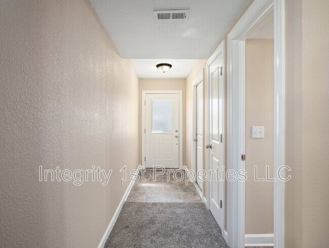 Building Photo - 254 N Pointe Ln