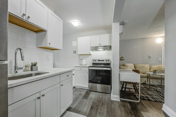 Photo du bâtiment - Spacious 1 Bedroom in quiet building