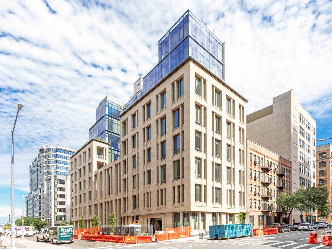 Building Photo - 127 Leroy St