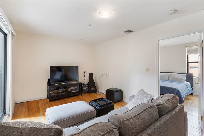 Building Photo - 406 4th St
