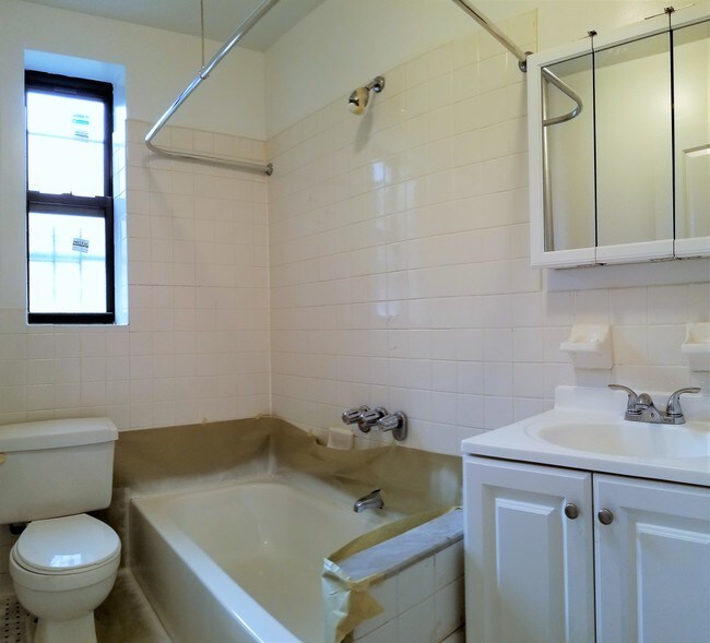 Foto del edificio - 121 Parkside Ave