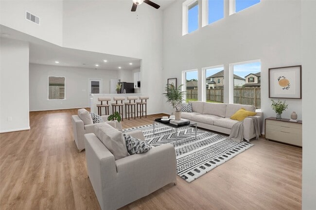 Building Photo - 15100 Crown Mnr Dr