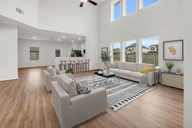 Foto del edificio - 15100 Crown Mnr Dr