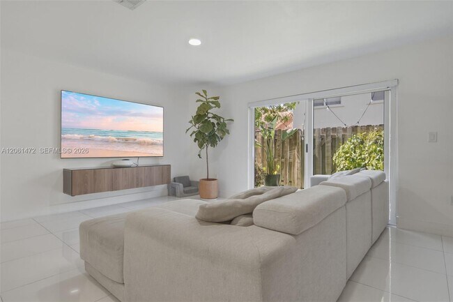 Foto del edificio - 10805 NW 3rd Ct
