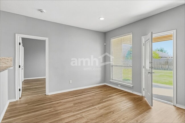 Building Photo - 3101 Hornbeam St