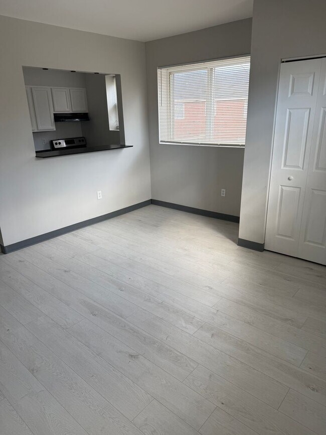 Building Photo - 830 Argonne Dr