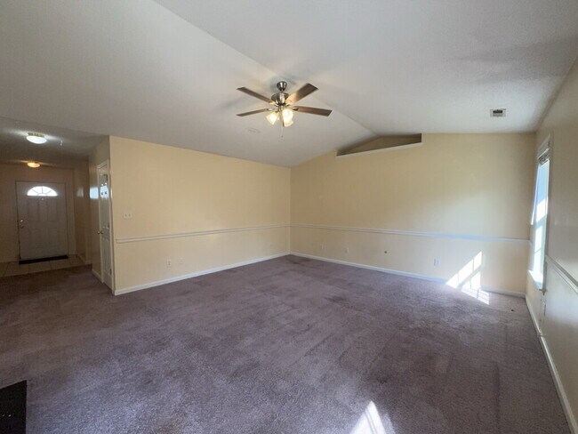 Foto del edificio - Wonderful 3 Bedroom Home-437 Boysenberry