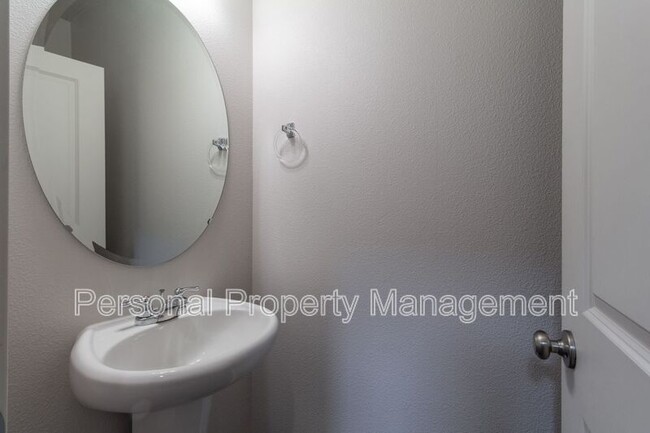 Building Photo - 744 NE 138th Pl