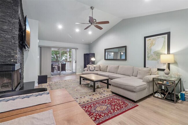 Foto del edificio - 2450 Wickersham Ln