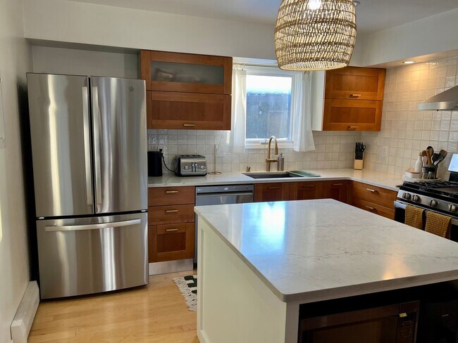 Foto del edificio - Available in July! Pet Friendly Fully Furn...