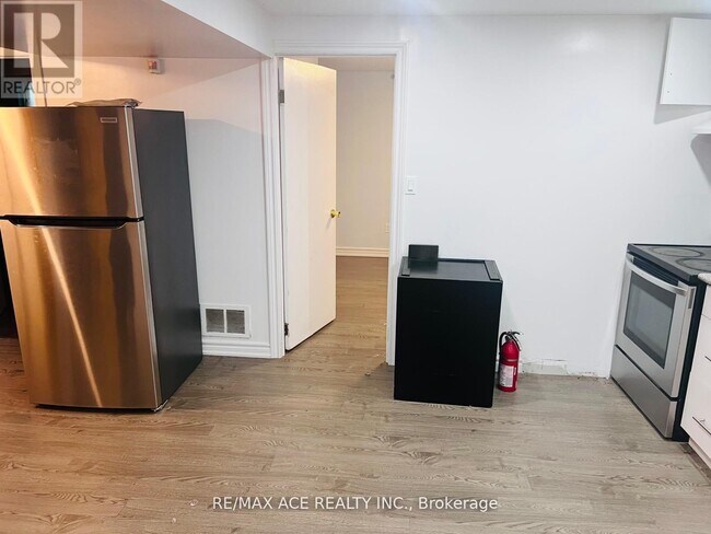 Photo du bâtiment - 15 Sedgemount Dr