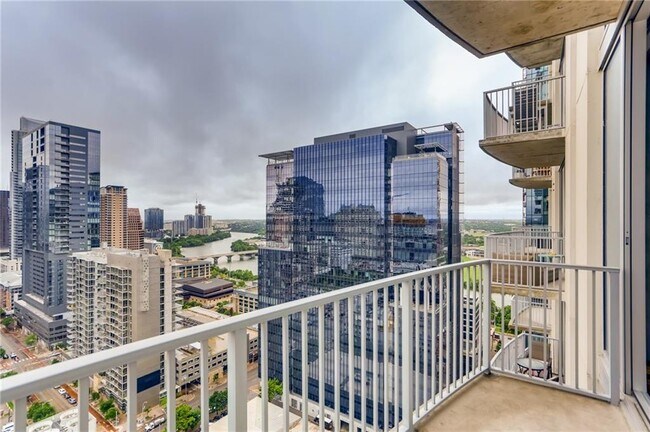 Building Photo - 360 Nueces St