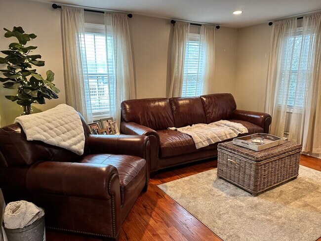 Building Photo - 13 Spring St