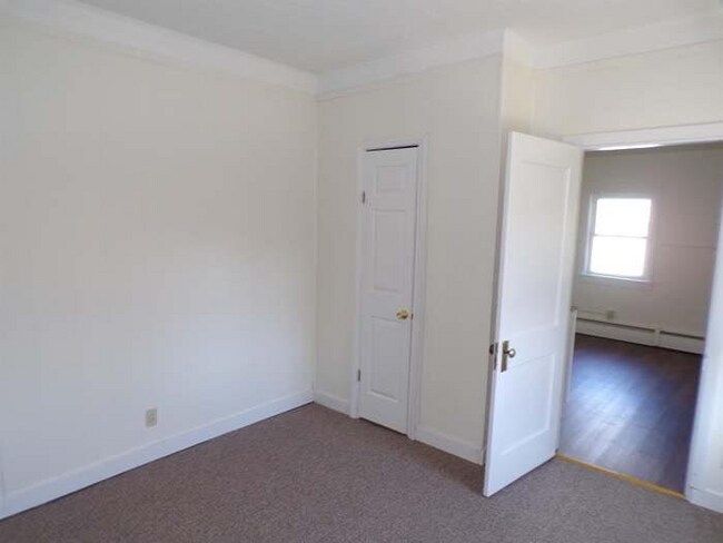 Building Photo - 867 Western Ave