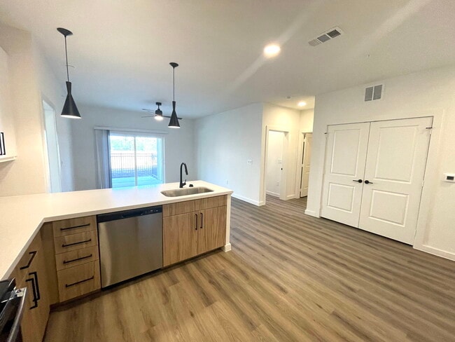 Foto del edificio - 701 Saginaw Sq Blvd