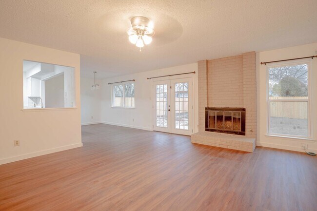 Foto del edificio - 2800 Bushnell Dr