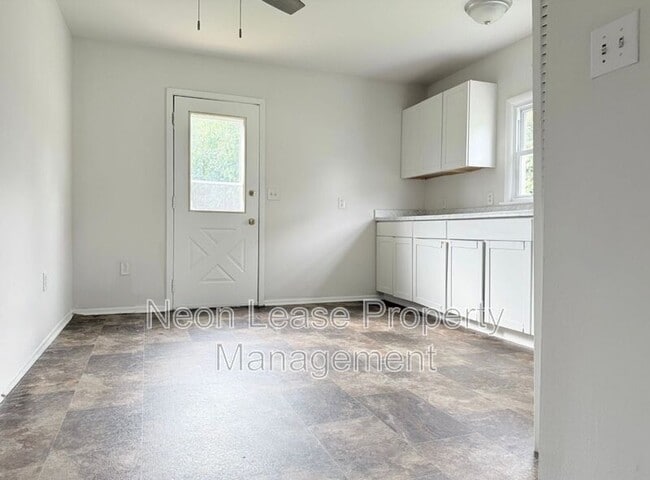 Building Photo - 745 Clarence St