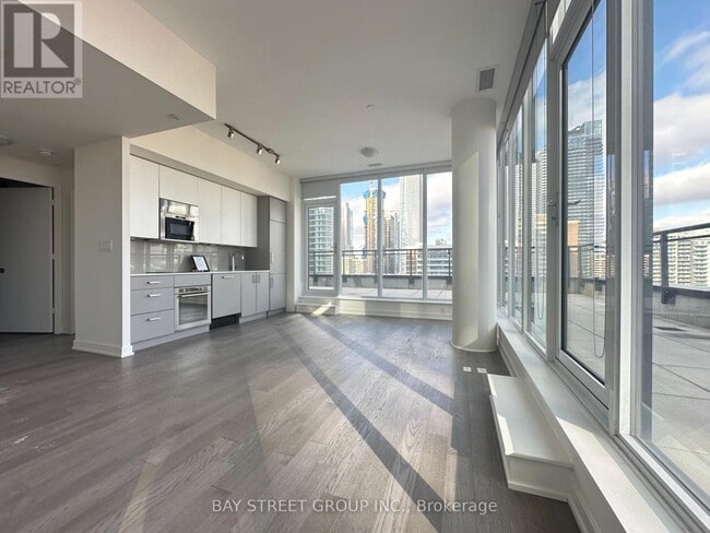 Building Photo - 17 Dundonald St