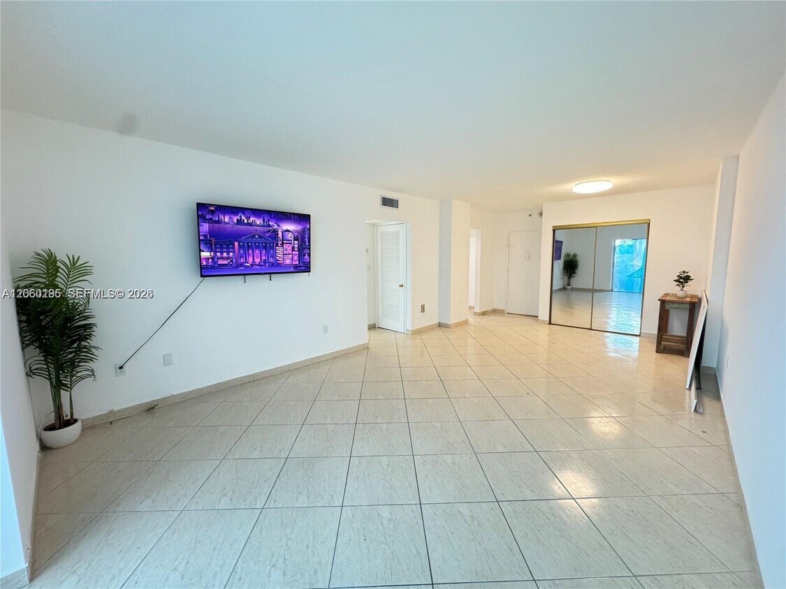 Foto del edificio - 400 Kings Point Dr