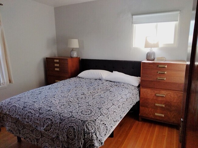Foto del edificio - Charming Two Bedroom Home with Beautiful Y...