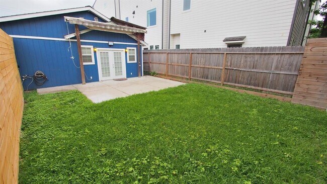 Foto del edificio - 5912 Petty St