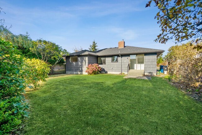 Foto del edificio - Wonderful West Seattle Rambler - 3 bedrooms