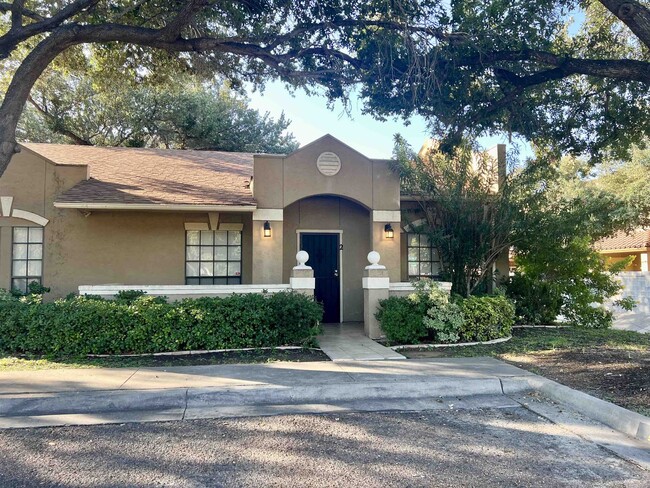 Building Photo - 601 St James Dr