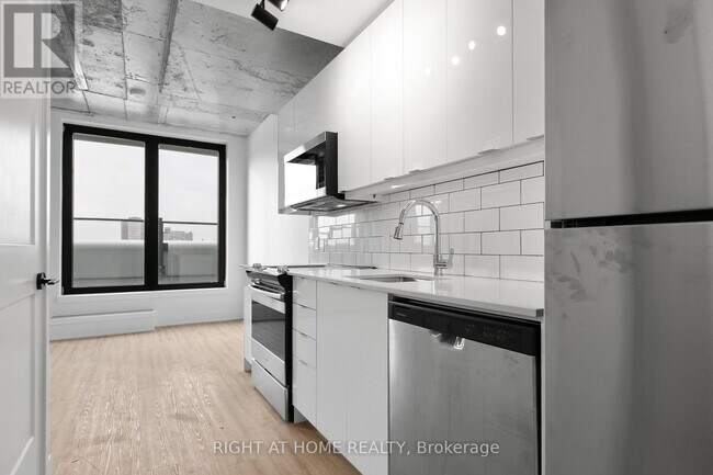 Building Photo - 377 Winona Ave