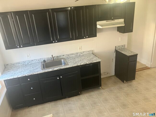 Foto del edificio - 473 Howard Ave