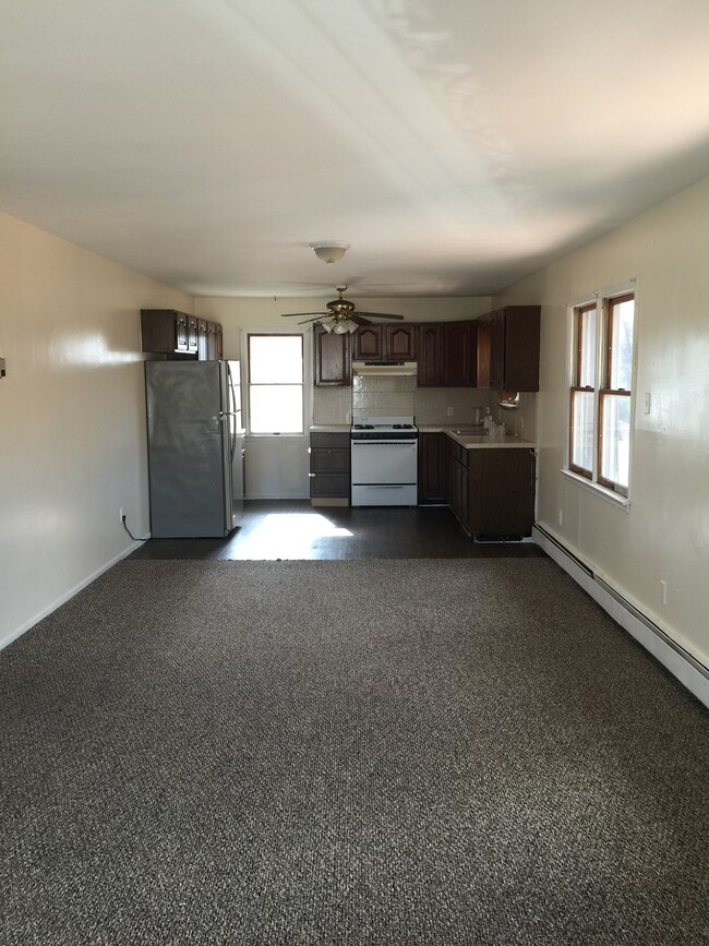 eat in kitchen - 8422 263rd St