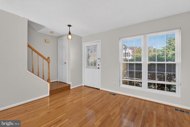 Foto del edificio - 6619 High Valley Ln