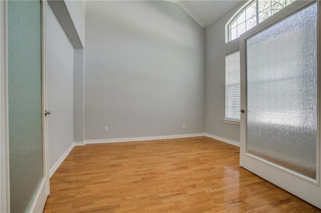 Building Photo - 2019 Fox Glen Dr