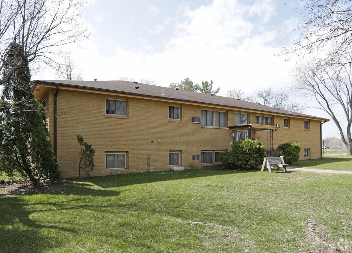 110 61st Ave NE, Fridley, MN 55432 Apartments in Fridley, MN